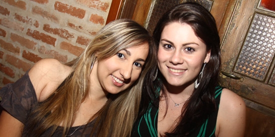 Natália Borges e Letícia Prior em point universitário durante a semana